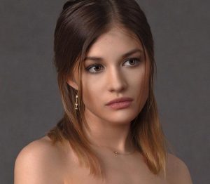 How to Nail the No-Makeup Makeup Look with Kozmetika