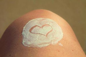 Top Sunscreens for Dark Skin Tones in Kozmetika Routines